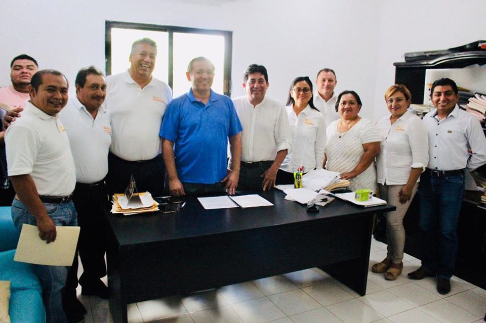 Firman convenio en beneficio de maestros de Lázaro Cárdenas
