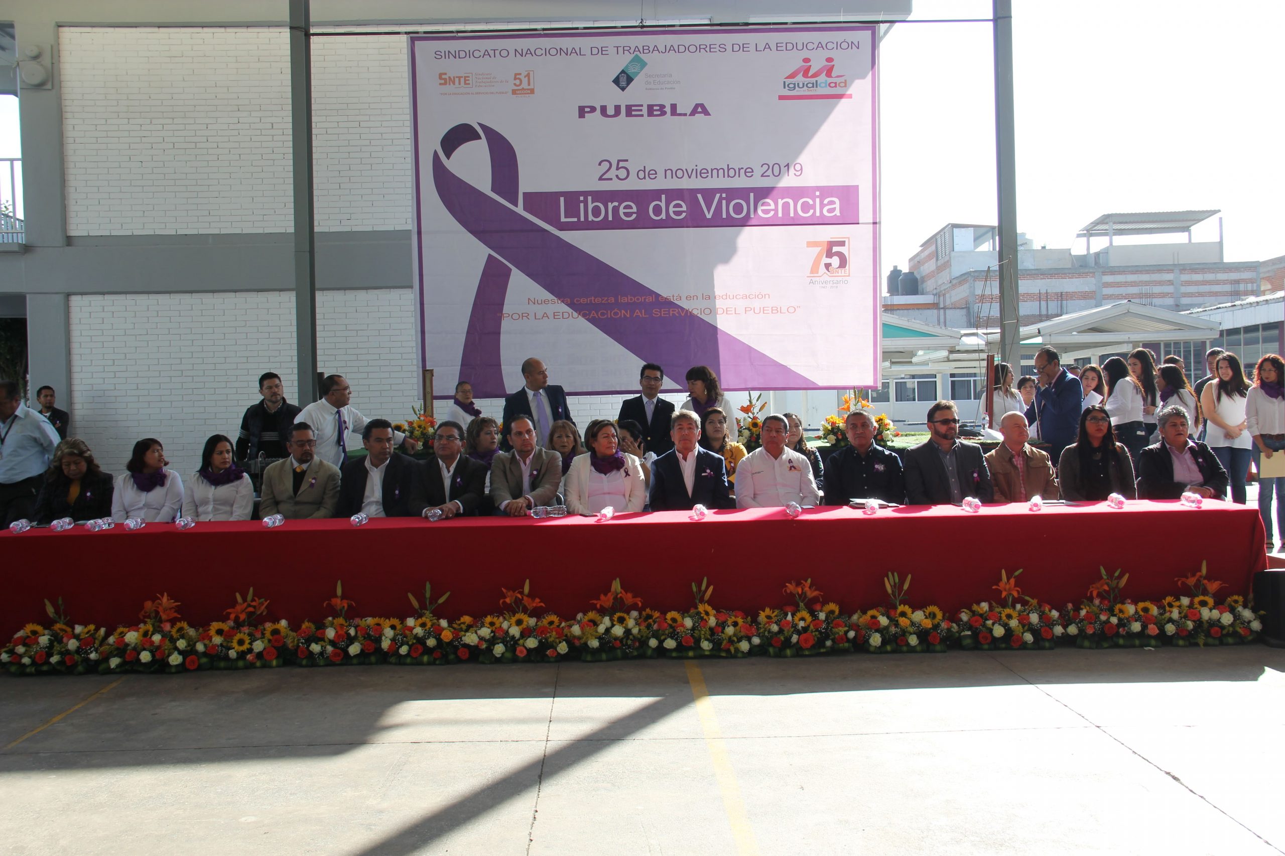 SNTE 51 Presente en la Ceremonia Cívica Inaugural del Programa de Pláticas y Capacitación para Prevenir la Violencia en contra de las Mujeres, Niños y Jóvenes. “Puebla Libre de Violencia”